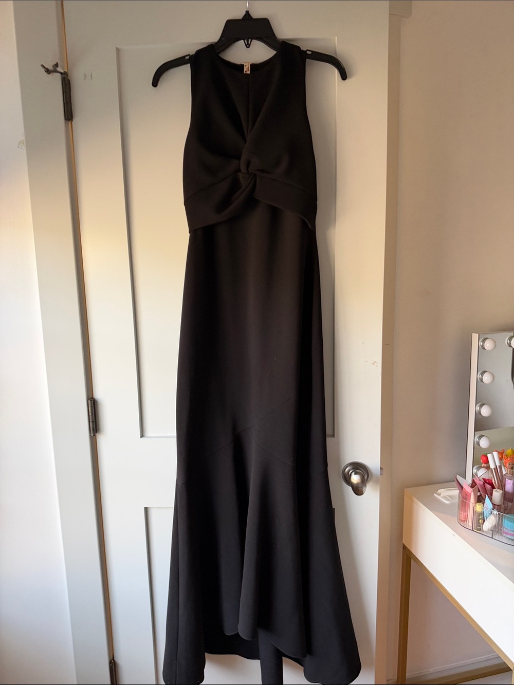 Sleeveless Black Evening Gown with Twist-Front Bodice